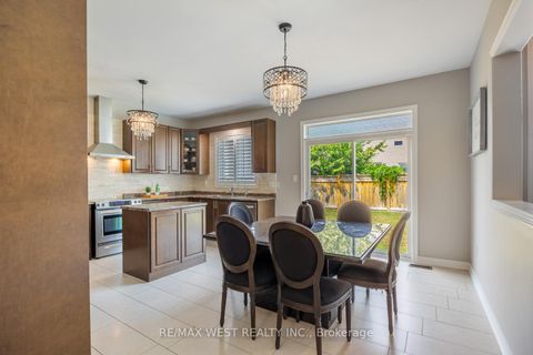 Photo 18 at 16 Heathcliffe Drive, Vellore Village, Vaughan