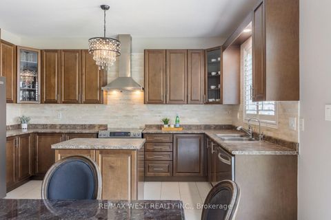 Photo 21 at 16 Heathcliffe Drive, Vellore Village, Vaughan