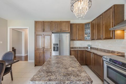Photo 23 at 16 Heathcliffe Drive, Vellore Village, Vaughan