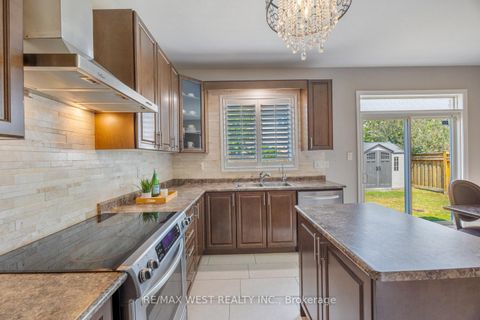 Photo 26 at 16 Heathcliffe Drive, Vellore Village, Vaughan