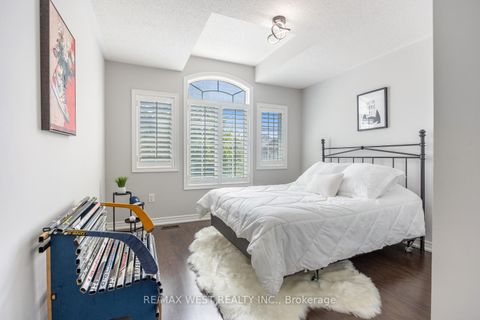 Photo 34 at 16 Heathcliffe Drive, Vellore Village, Vaughan