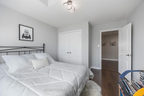 Photo 36 at 16 Heathcliffe Drive, Vellore Village, Vaughan