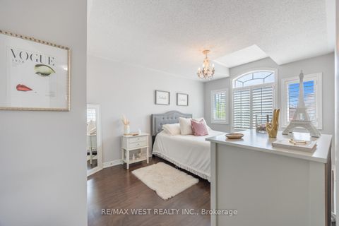 Photo 37 at 16 Heathcliffe Drive, Vellore Village, Vaughan