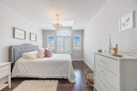 Photo 38 at 16 Heathcliffe Drive, Vellore Village, Vaughan
