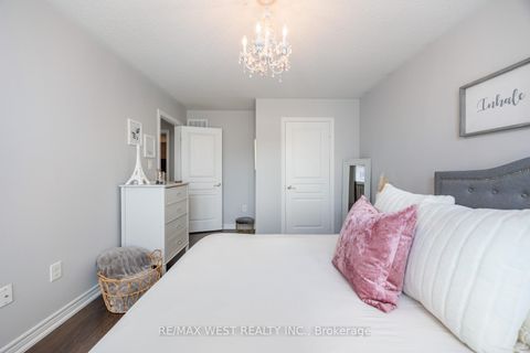 Photo 39 at 16 Heathcliffe Drive, Vellore Village, Vaughan