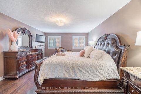Photo 41 at 16 Heathcliffe Drive, Vellore Village, Vaughan