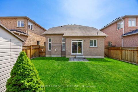 Photo 47 at 16 Heathcliffe Drive, Vellore Village, Vaughan