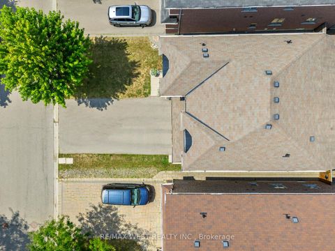 Photo 48 at 16 Heathcliffe Drive, Vellore Village, Vaughan