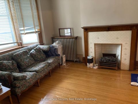 Photo 6 at 122 Delaware Avenue, Little Italy, Toronto