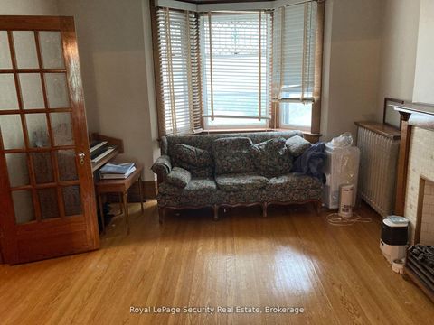Photo 7 at 122 Delaware Avenue, Little Italy, Toronto