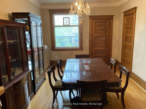 Photo 8 at 122 Delaware Avenue, Little Italy, Toronto