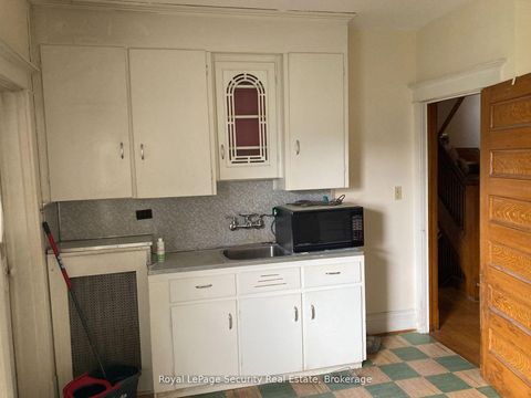 Photo 9 at 122 Delaware Avenue, Little Italy, Toronto