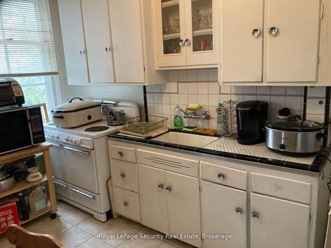 Photo 10 at 122 Delaware Avenue, Little Italy, Toronto