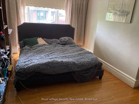 Photo 17 at 122 Delaware Avenue, Little Italy, Toronto