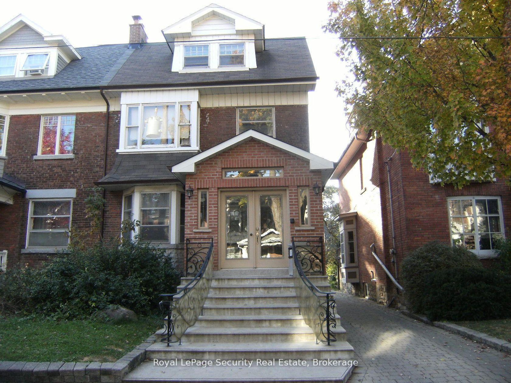 122 Delaware Avenue, Little Italy, Toronto 