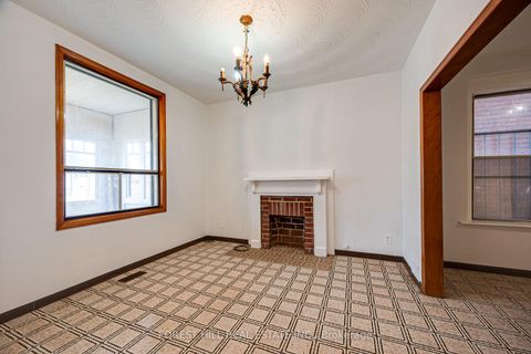 Photo 2 at 33 Hounslow Heath Road, Pellam Park, Toronto