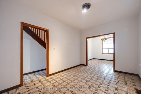 Photo 4 at 33 Hounslow Heath Road, Pellam Park, Toronto