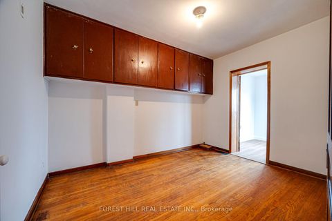 Photo 13 at 33 Hounslow Heath Road, Pellam Park, Toronto