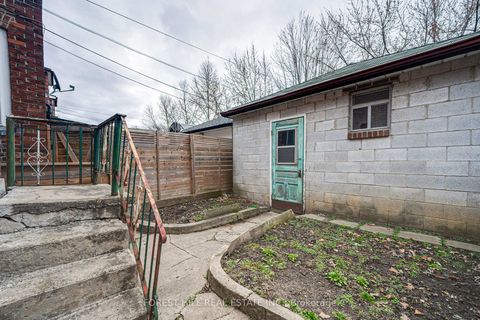 Photo 20 at 33 Hounslow Heath Road, Pellam Park, Toronto