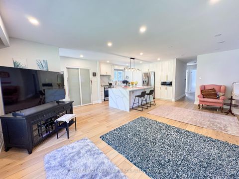 Photo 2 at 44 Devins Drive, Aurora Heights, Aurora