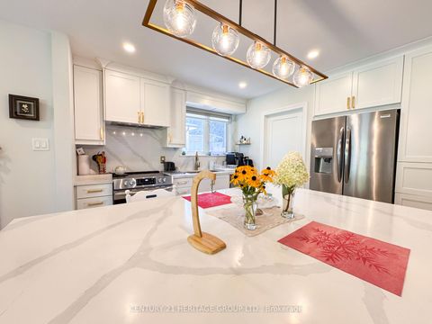 Photo 4 at 44 Devins Drive, Aurora Heights, Aurora