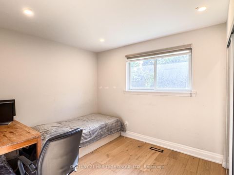 Photo 9 at 44 Devins Drive, Aurora Heights, Aurora