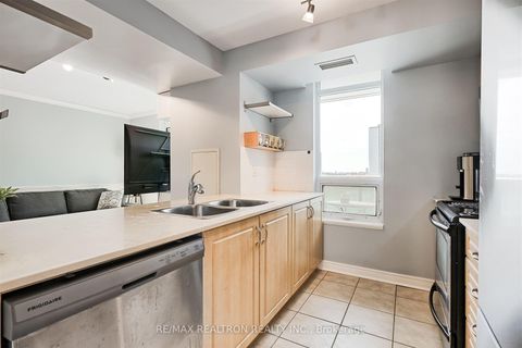 Photo 11 at 803 - 212 Eglinton Avenue E, Mount Pleasant West, Toronto