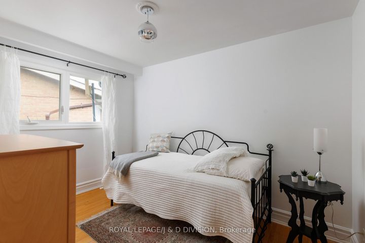 Photo 16 at 27 Paramount Court, Amesbury, Toronto