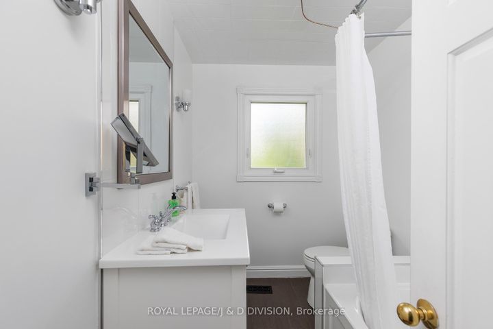 Photo 19 at 27 Paramount Court, Amesbury, Toronto
