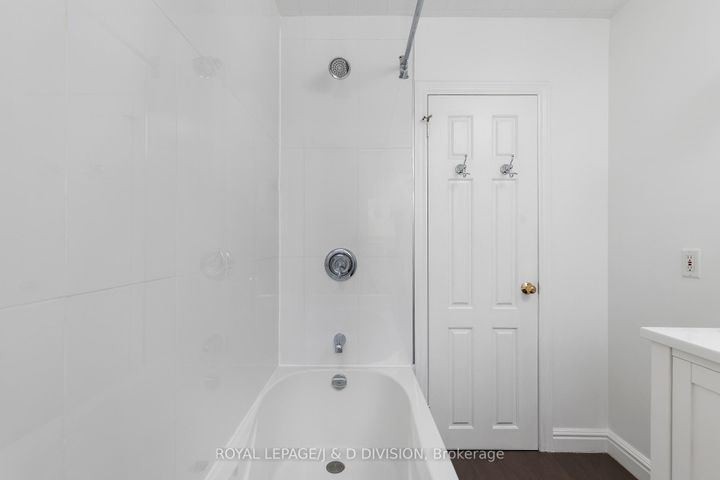 Photo 21 at 27 Paramount Court, Amesbury, Toronto