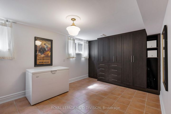Photo 31 at 27 Paramount Court, Amesbury, Toronto