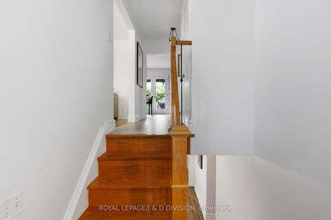 Photo 2 at 27 Paramount Court, Amesbury, Toronto