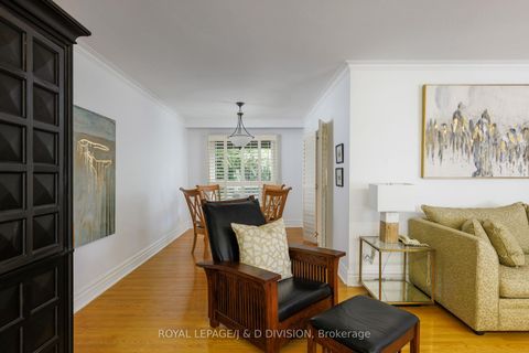 Photo 6 at 27 Paramount Court, Amesbury, Toronto