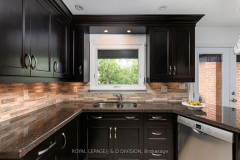 Photo 11 at 27 Paramount Court, Amesbury, Toronto