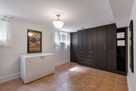 Photo 31 at 27 Paramount Court, Amesbury, Toronto
