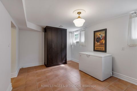 Photo 32 at 27 Paramount Court, Amesbury, Toronto