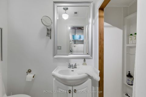 Photo 34 at 27 Paramount Court, Amesbury, Toronto