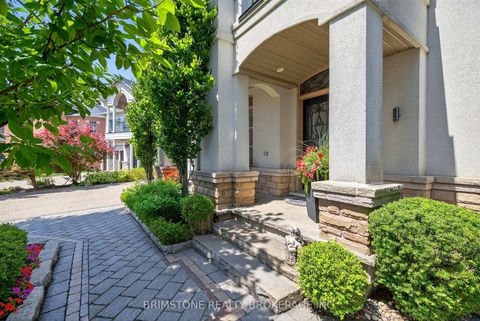 Photo 2 at 123 Salamander Court, Maple, Vaughan