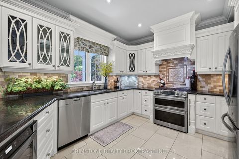 Photo 7 at 123 Salamander Court, Maple, Vaughan