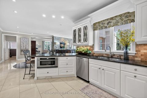 Photo 8 at 123 Salamander Court, Maple, Vaughan