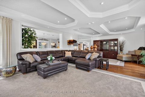 Photo 14 at 123 Salamander Court, Maple, Vaughan