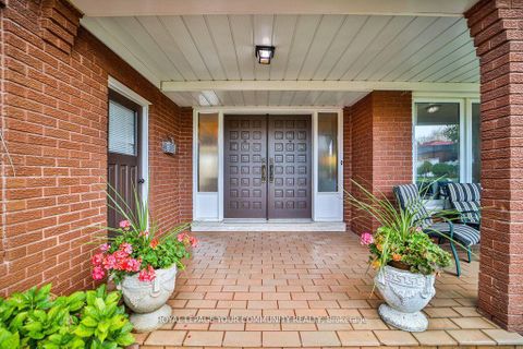 Photo 2 at 21 Disan Court, Beaumonde Heights, Toronto