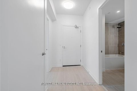 Photo 5 at 1001 - 185 Alberta Avenue, Oakwood Village, Toronto