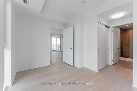 Photo 15 at 1001 - 185 Alberta Avenue, Oakwood Village, Toronto