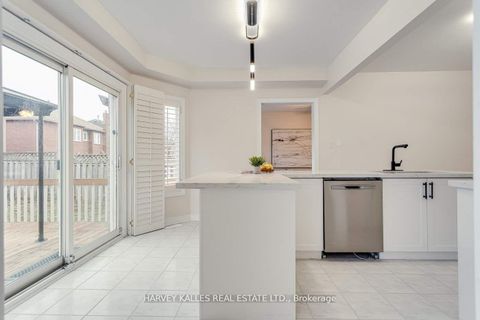 Photo 12 at 67 Venice Crescent, Beverley Glen, Vaughan