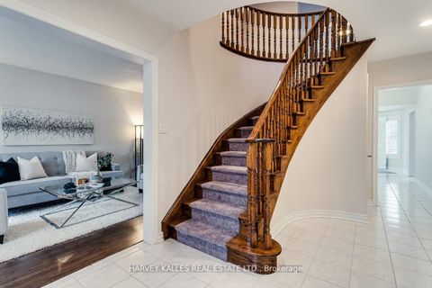Photo 17 at 67 Venice Crescent, Beverley Glen, Vaughan