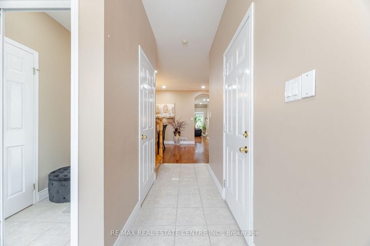 Photo 2 at 35 Pantano Drive, Sheldon, Hamilton