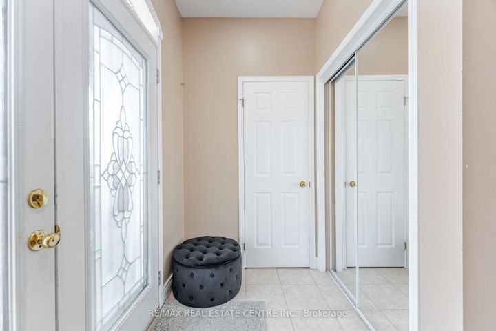 Photo 3 at 35 Pantano Drive, Sheldon, Hamilton