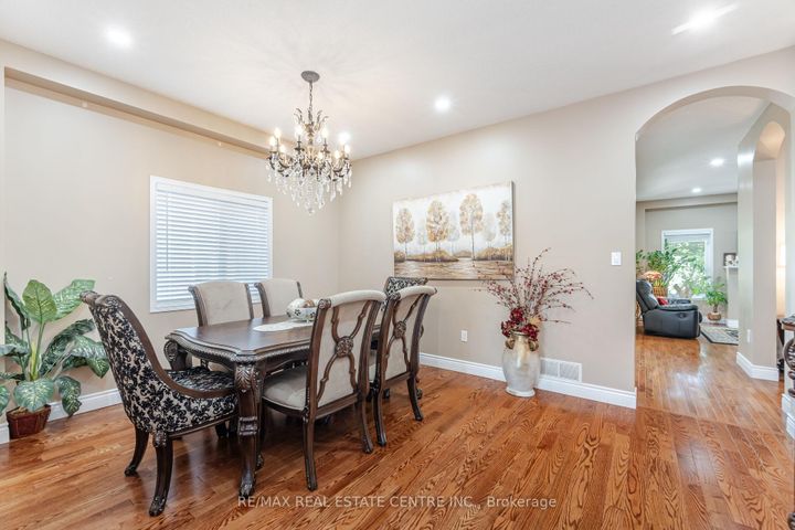 Photo 4 at 35 Pantano Drive, Sheldon, Hamilton