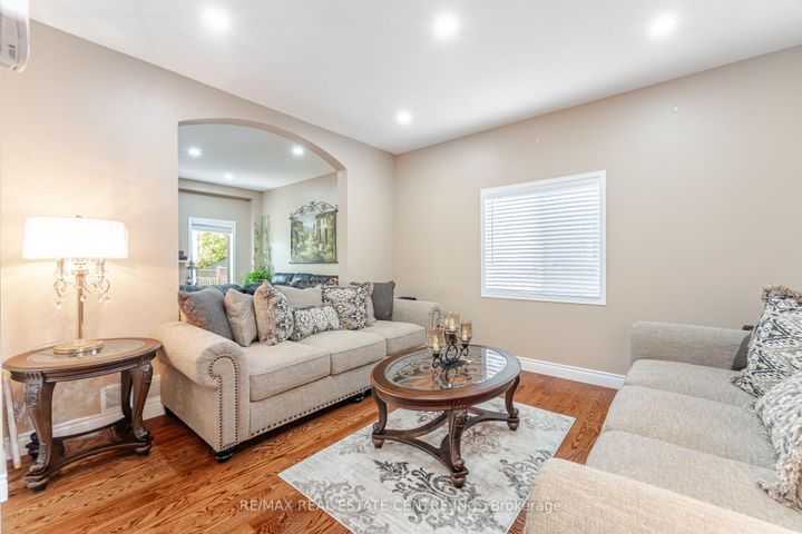 Photo 7 at 35 Pantano Drive, Sheldon, Hamilton